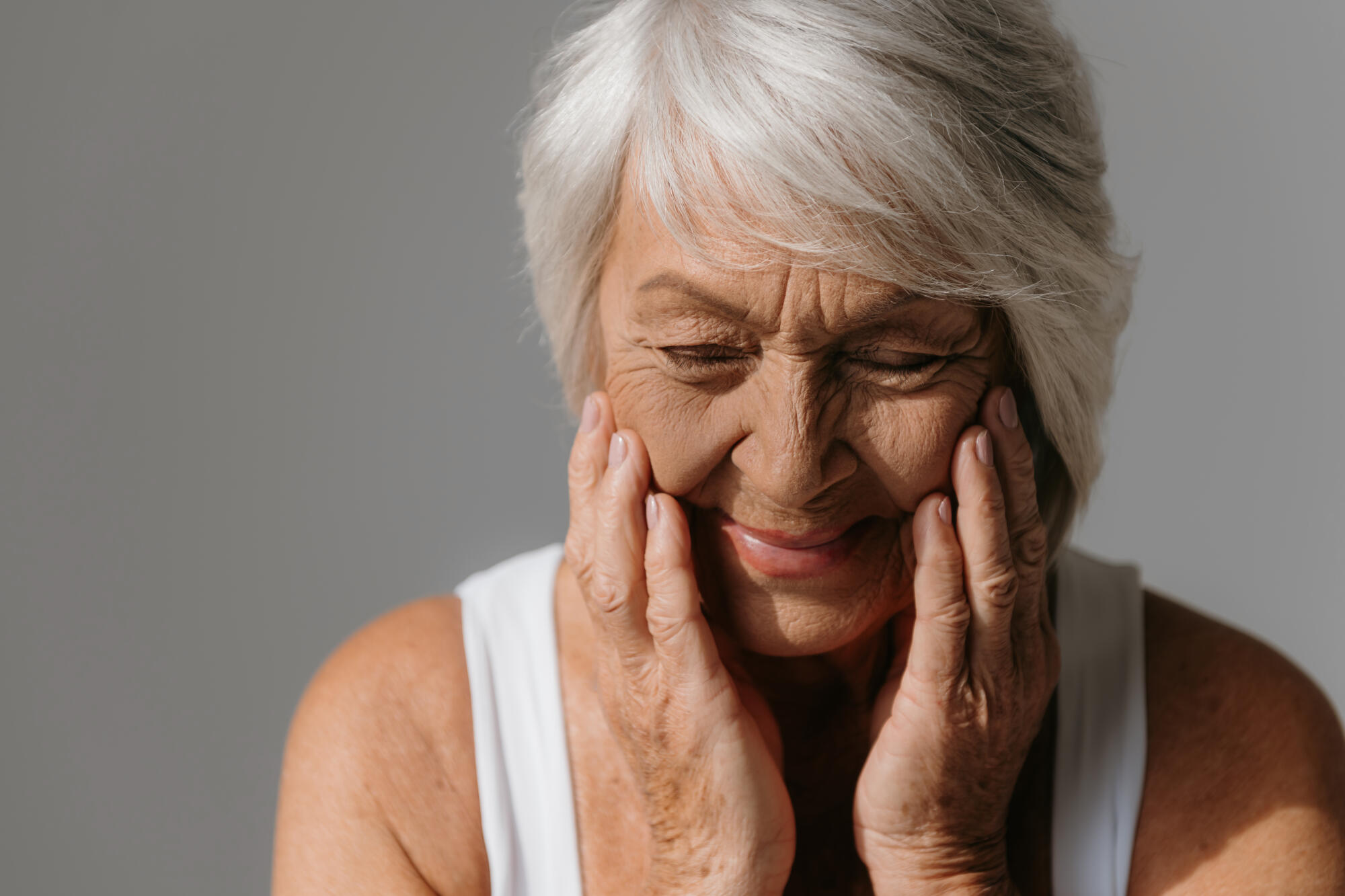 Anxiety Grounding Techniques That Help Seniors Feel Calmer Every Day